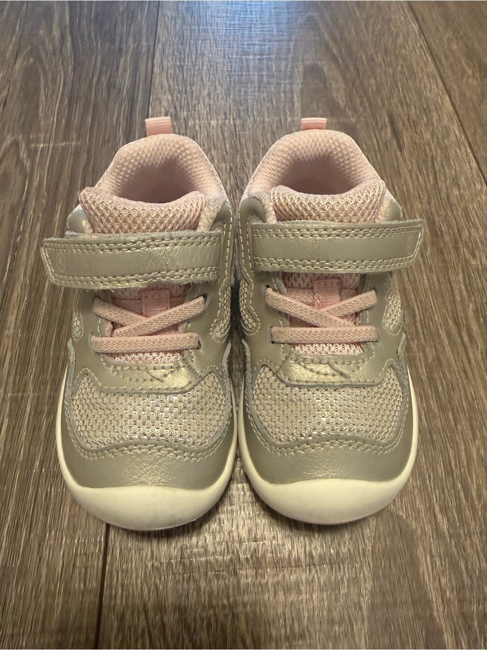 StrideRite Girls grey/silver Pink sneaker size 5